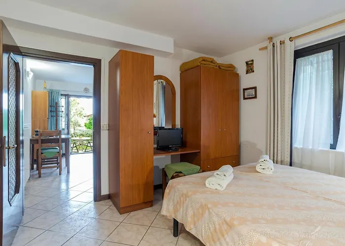 Cori Dependance מנאג'יו